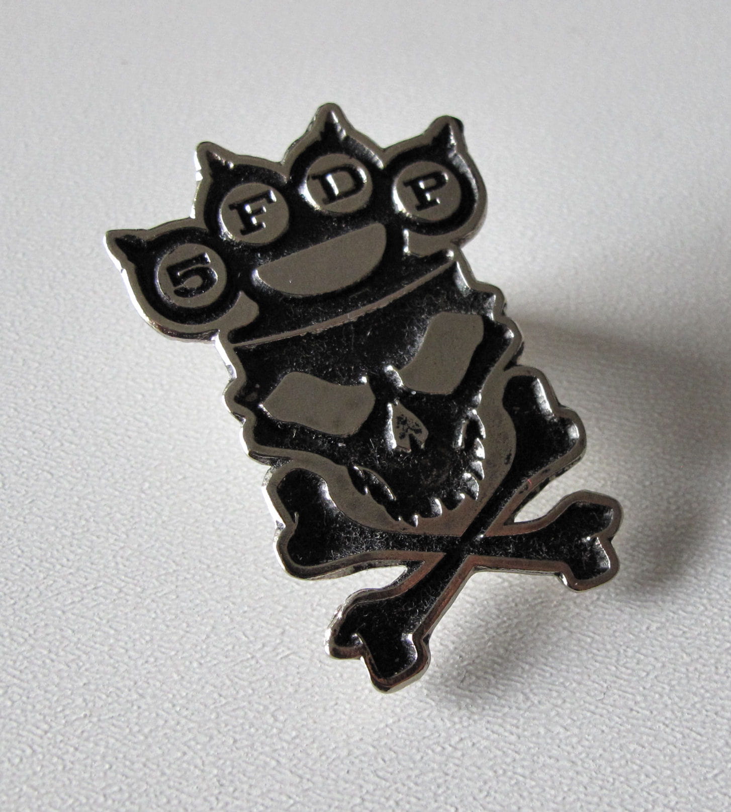 FIVE FINGER DEATH PUNCH-SKULL